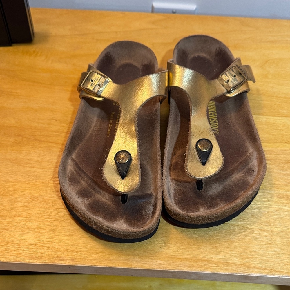 Birkenstock Women Metallic Gold Thong Sandals